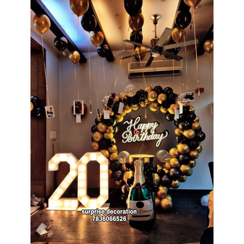 RING DECORATION WITH MARQUEE NUMBER