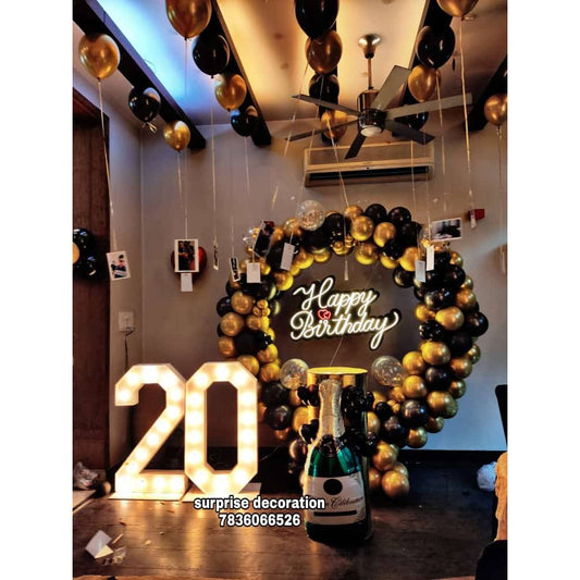 RING DECORATION WITH MARQUEE NUMBER